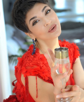 Изысканная кокетка с шикарной фигурой и чувственными губами ждет тебя для ярких встреч. Готова подарить тебе незабываемые моменты наслаждения и релаксации. Ублажу тебя до экстаза! 2744, 47 лет