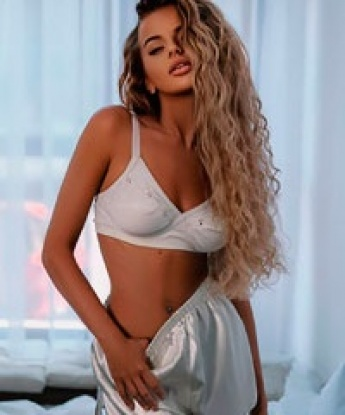 Моя задача - обеспечить тебе незабываемые моменты страсти и удовольствия. У меня есть широкий спектр услуг, которые ты можешь выбрать на свой вкус. Я могу быть твоей горячей спутницей на встречах, сопровождать тебя на мероприятиях или просто провести время в уютной обстановке. Наши встречи будут полны страсти, нежности и удовольствия. Если ты ищешь качественный и профессиональный сервис, то ты нашел его! Уверяю тебя, что мои услуги оставят в тебе самые приятные воспоминания. Я люблю получать и дарить удовольствие, так что у меня есть все необходимое для того, чтобы ты почувствовался настоящим мужчиной. Смотри мои проверенные фото и ознакомься с отзывами, чтобы убедиться в моей красоте и опыте. Жду встречи с тобой, чтобы погрузиться в мир страсти и незабываемого удовольствия. Доверься мне, и я подарю тебе незабываемые минуты в Москве. 💋 3140, 22 года